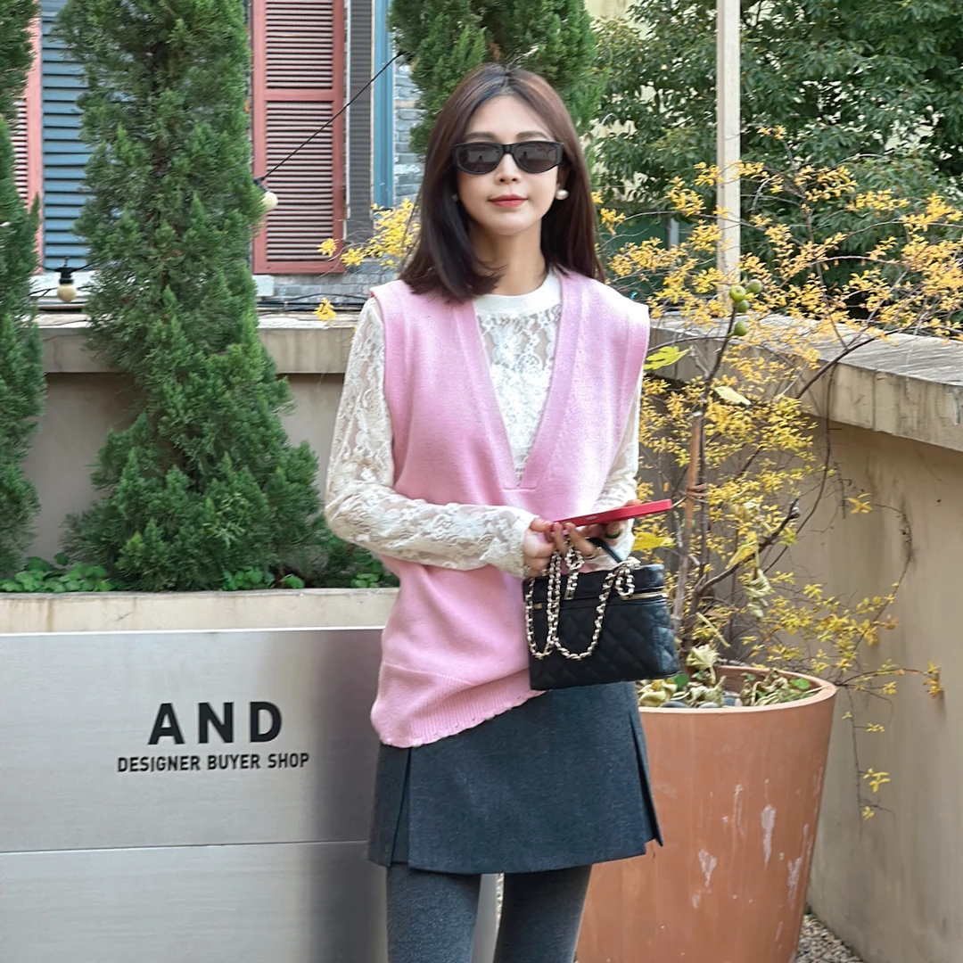 LYXZ x 大小与【芋桃】冬季新款时尚V领下摆破边领针织马甲76066