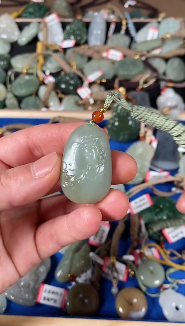 颈饰未镶嵌和田玉1