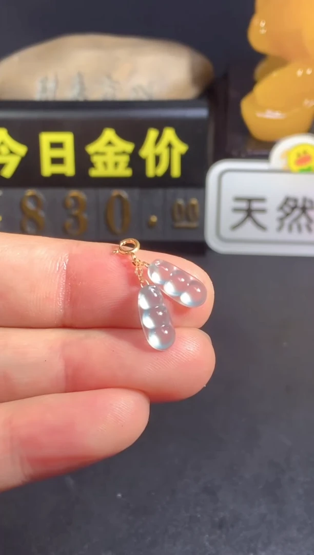 颈饰18K金镶嵌翡翠