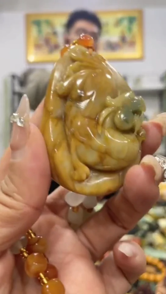 未镶嵌蛇纹石玉吊坠