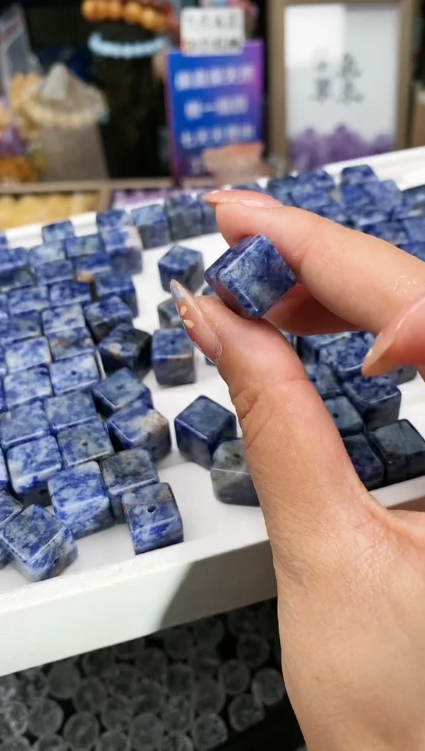 未镶嵌方钠石颈饰27a多样性发其一/4.26/1个