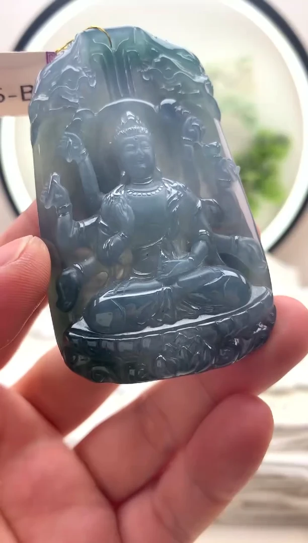 颈饰未镶嵌翡翠千手观音