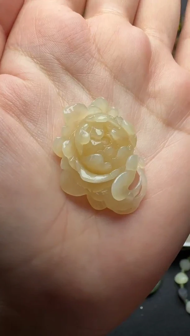 颈饰未镶嵌和田玉荷花