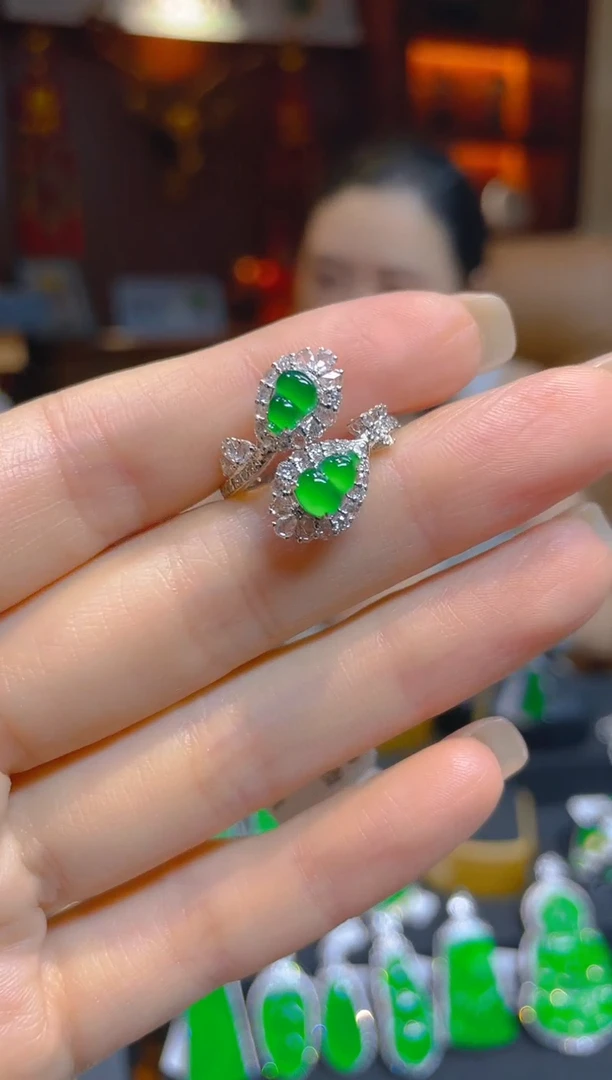 翡翠戒指18K金镶嵌天然A货翡翠葫芦戒指/132680