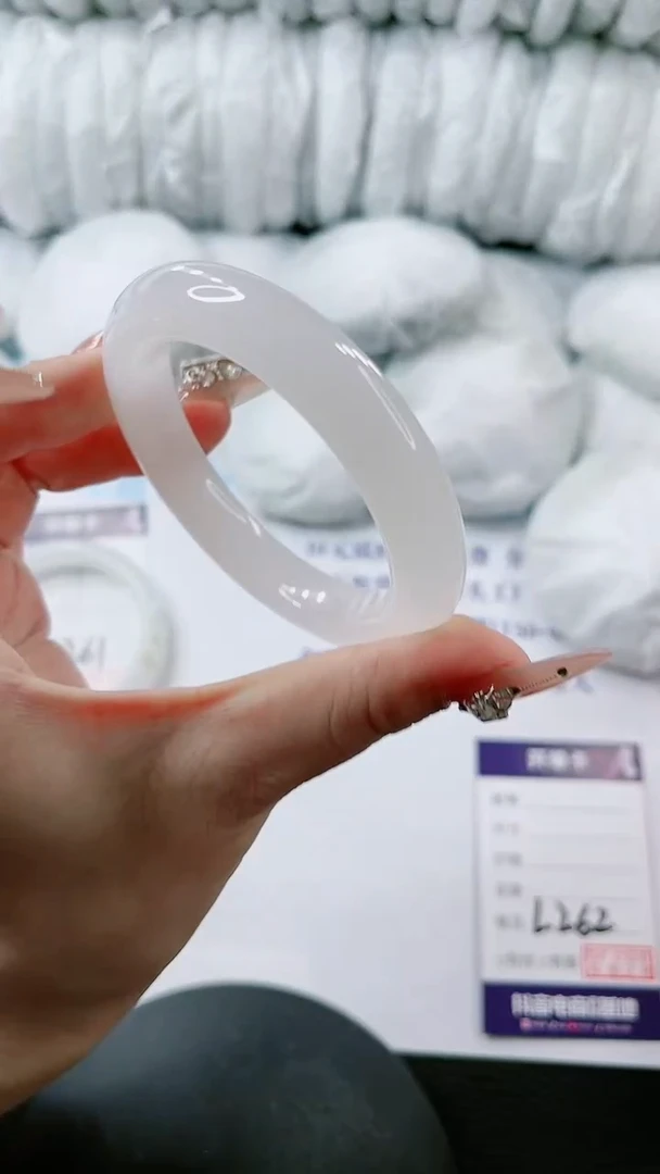 【闪购商品】石英质玉手镯未镶嵌多样性发货L262