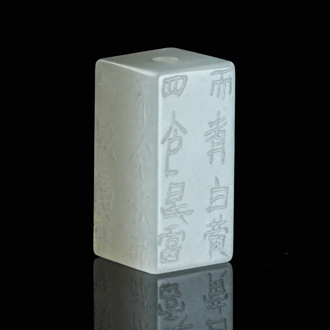 刚卯 天然和田玉刚卯白色复古吊坠