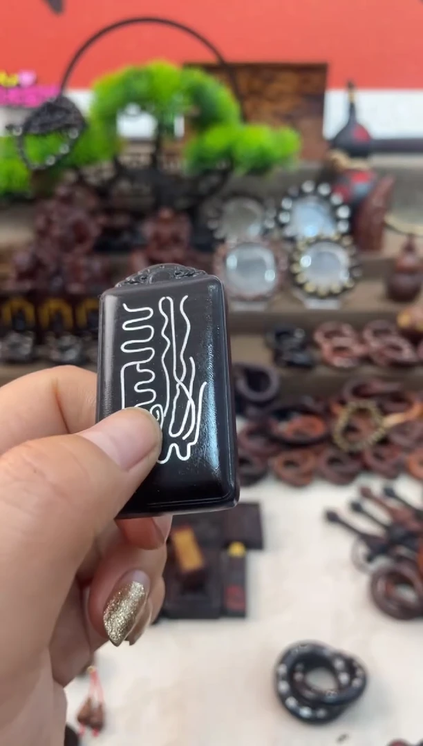 木代**侯枣木玉化双面镶银解厄吊坠