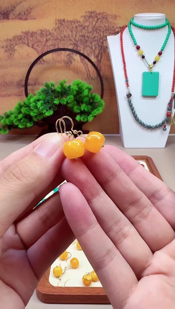 14K金镶嵌蜜蜡耳饰E01