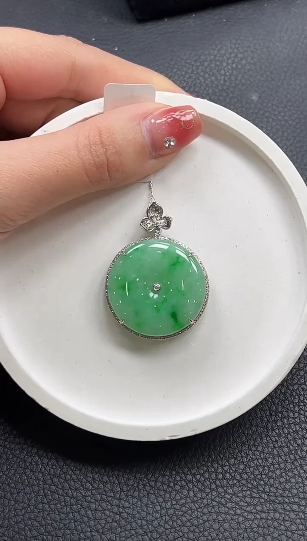 【闪购商品】翡翠颈饰18K金镶嵌平安扣