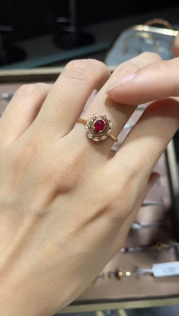 18K金镶嵌戒指红宝石1