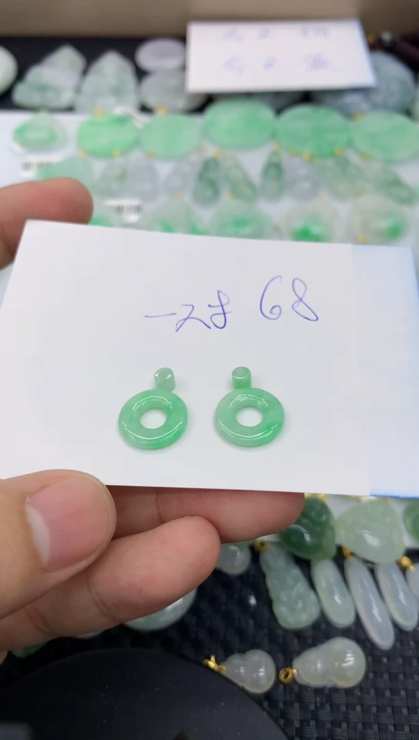 【闪购商品】翡翠颈饰未镶嵌1111111111