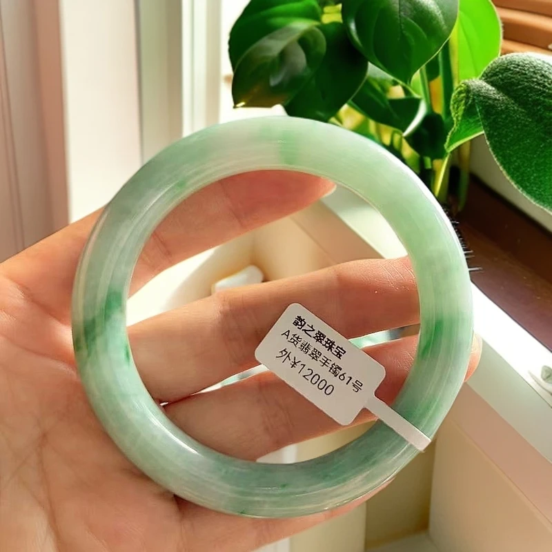 天然A货老坑缅甸翡翠手镯61胖圆条圈口宽版11.3*11.3绿底阳绿飘花