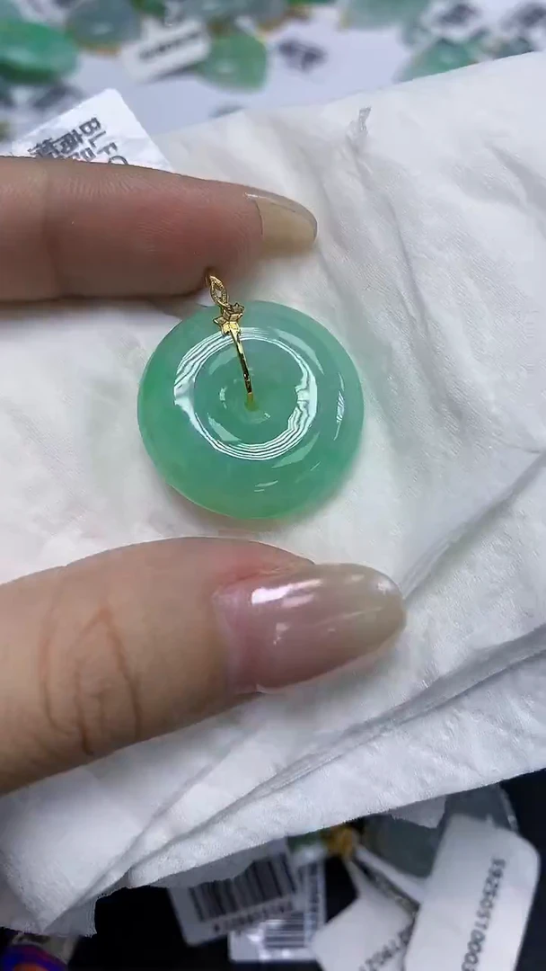 翡翠18K金镶嵌颈饰天然缅甸翡翠A货
