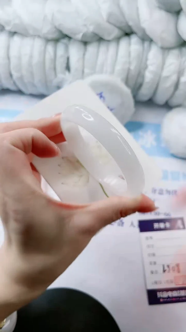 【闪购商品】石英质玉手镯未镶嵌多样性发货L308