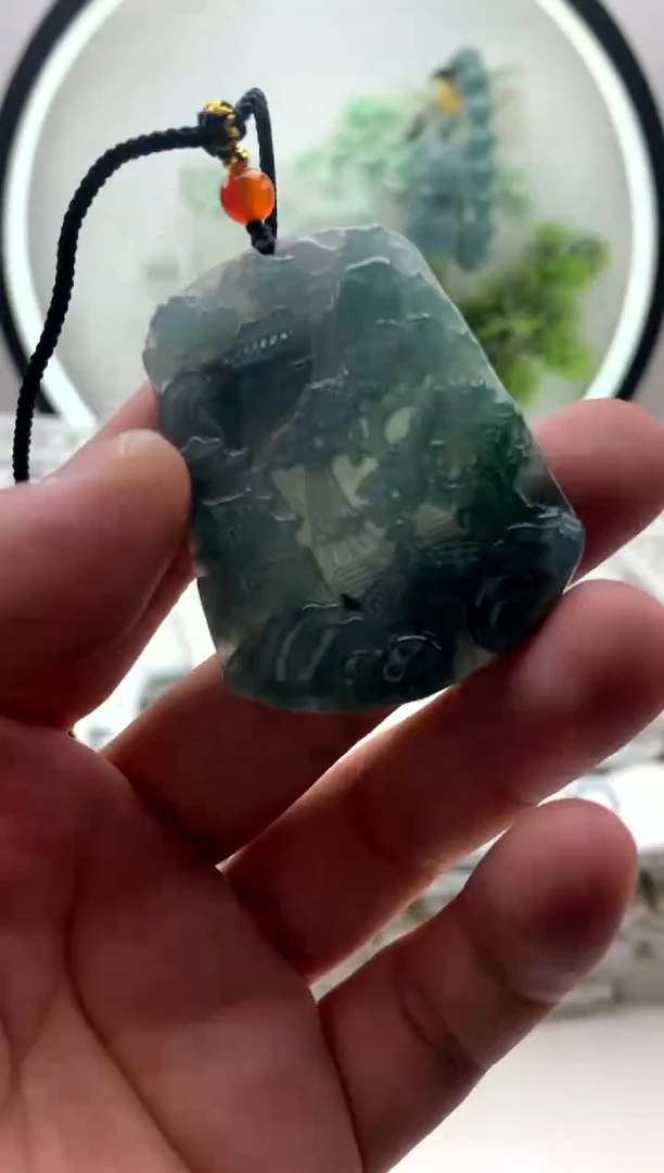 翡翠未镶嵌颈饰山水