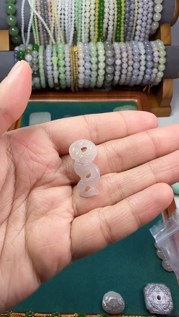 【闪购商品】和田玉无未镶嵌蛇吊坠