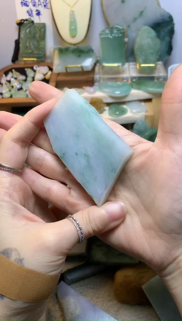 翡翠挂件未镶嵌1****人缅甸A货翡翠，没有运费险