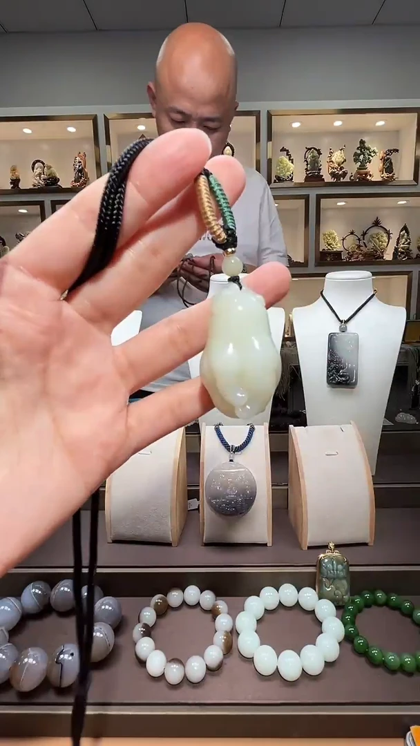 和田玉未镶嵌颈饰苏