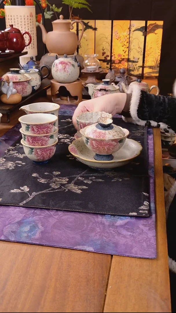 青花火石红焦糖釉牡丹盖碗8件套