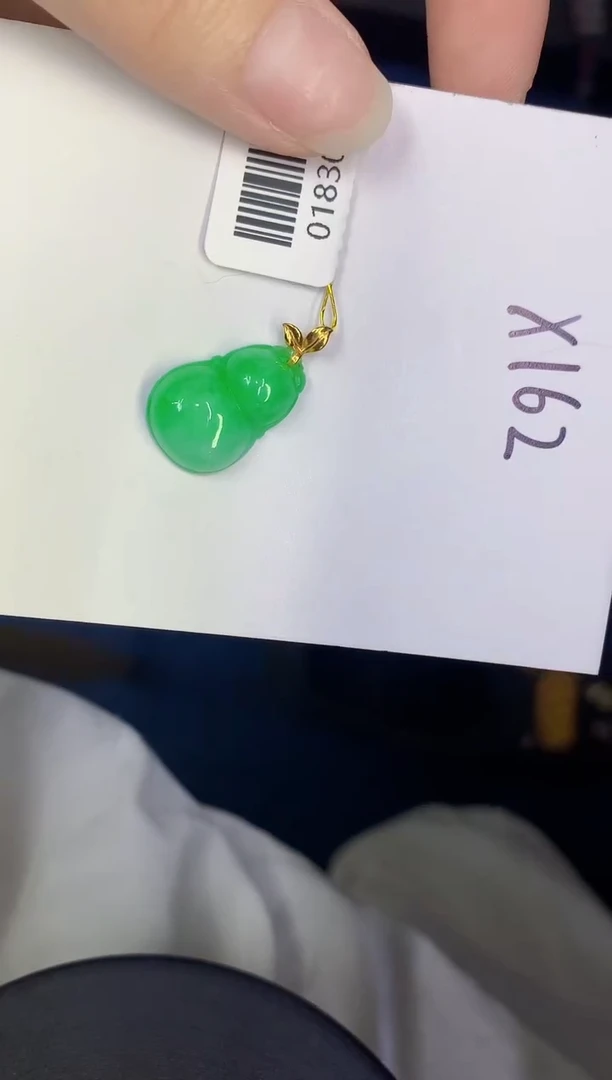 颈饰18K金镶嵌翡翠石**娘缅甸天然翡翠A货