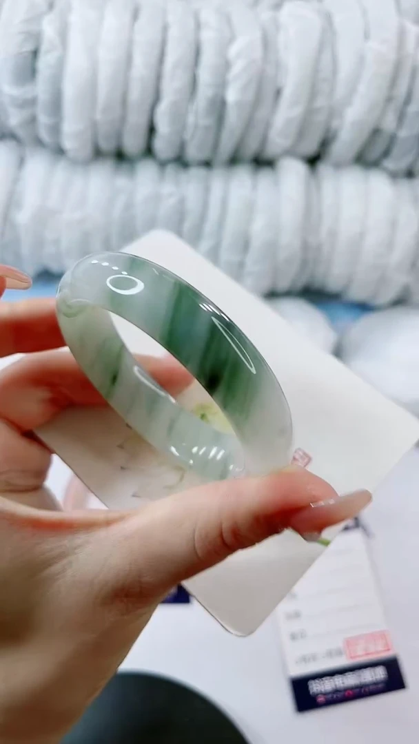 【闪购商品】石英质玉手镯未镶嵌0112246088多样性发货