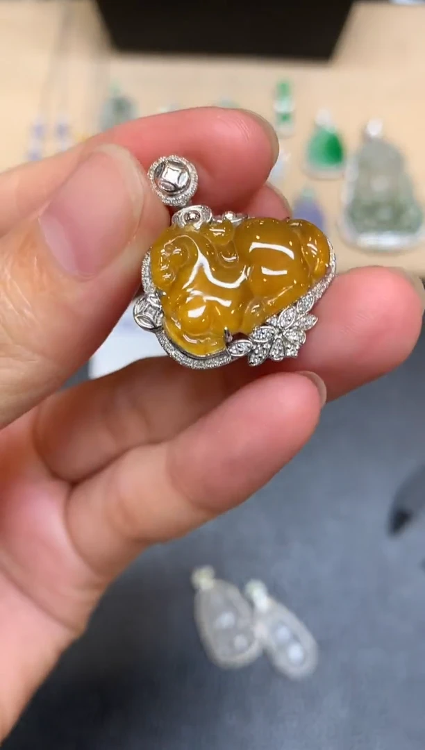 颈饰18K金镶嵌翡翠唐马【无服务费【48小时鉴赏期】