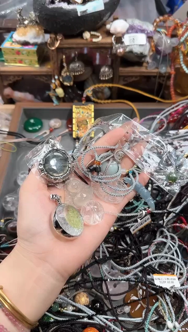 未镶嵌吊坠(赠链)玛瑙/玉髓与***手5454645646