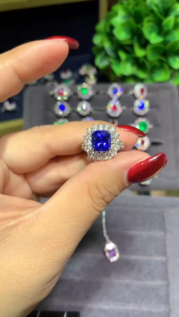 戒指蓝宝石18K金镶嵌4.01ct