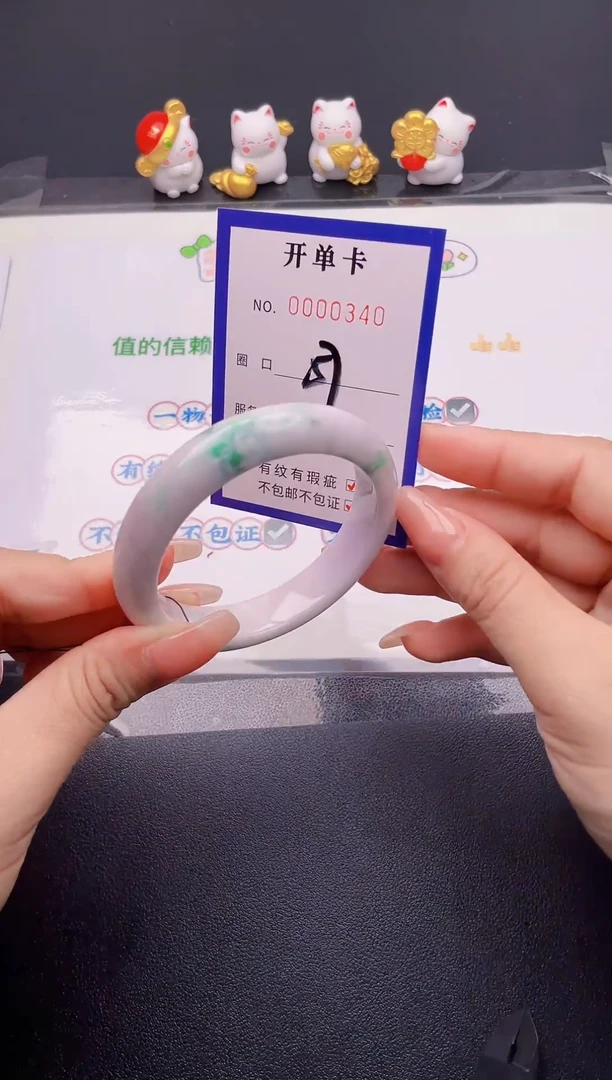 翡翠手镯未镶嵌翡翠手镯未镶嵌