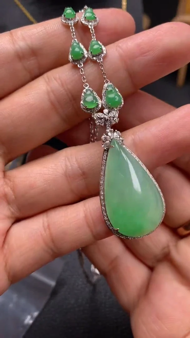 【闪购商品】翡翠颈饰18K金镶嵌翡翠净货26420