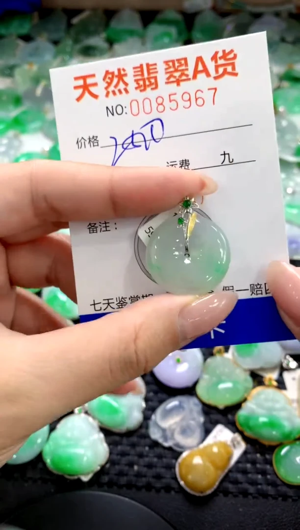 颈饰18K金镶嵌翡翠1111111111111111
