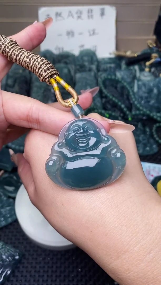 颈饰未镶嵌翡翠