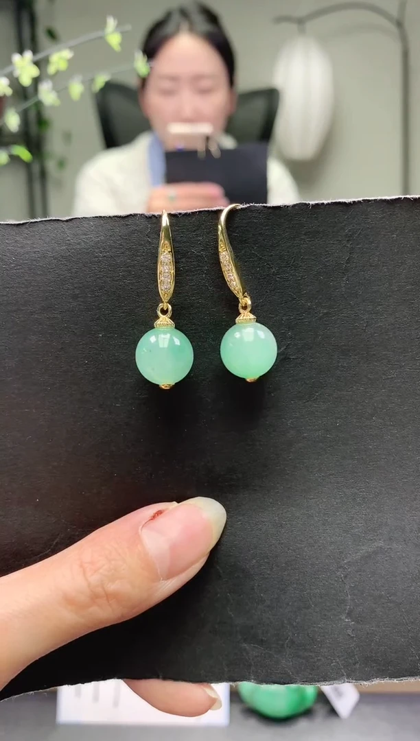 未镶嵌耳坠石英质玉耳坠