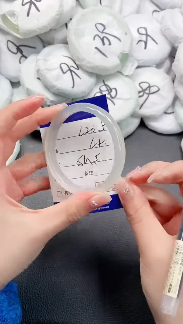 【闪购商品】石英质玉手镯未镶嵌 19L235-56