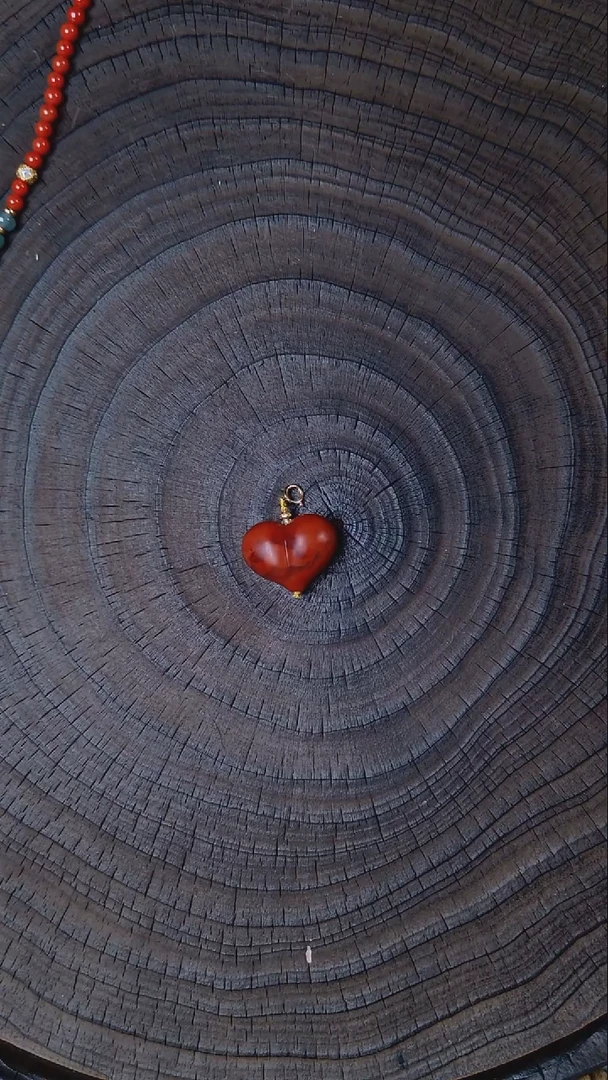 颈饰未镶嵌南红玛瑙屁桃 吊坠