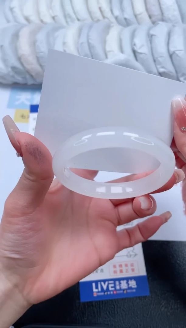 【闪购商品】石英质玉手镯未镶嵌T233-53