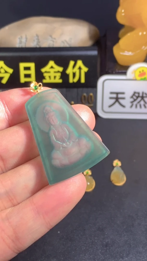 颈饰18K金镶嵌翡翠
