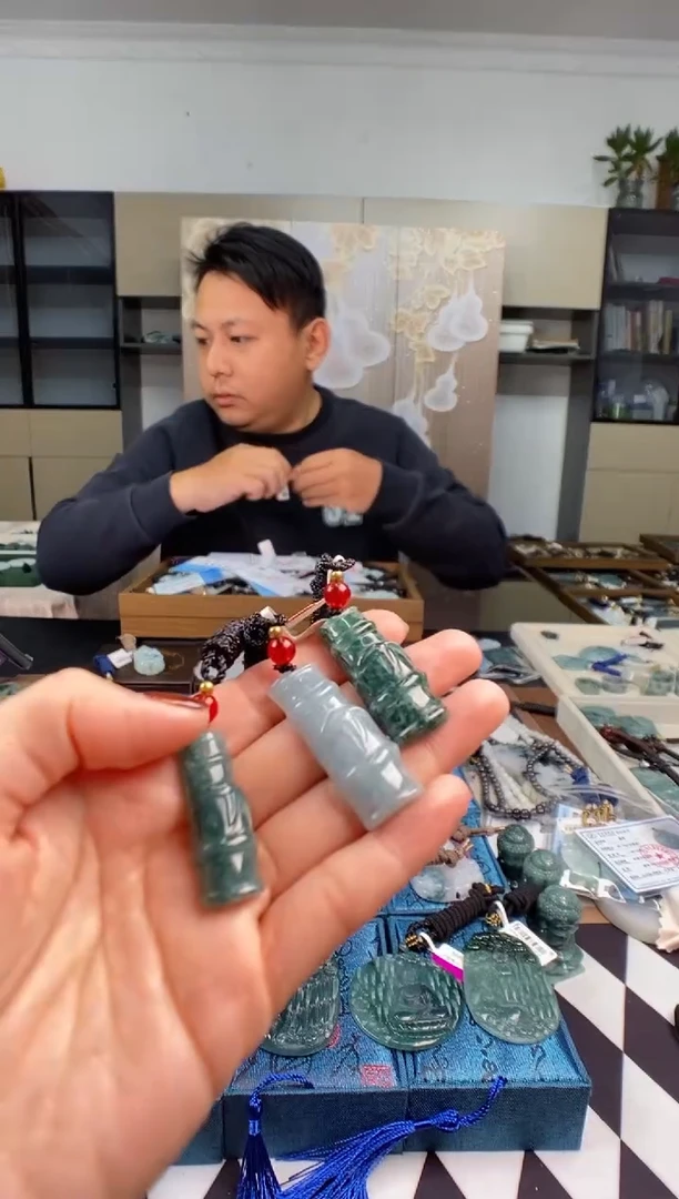 颈饰未镶嵌翡翠多样性发其一
