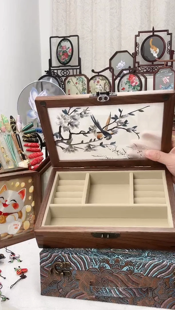 扇子苏绣作品手工团扇