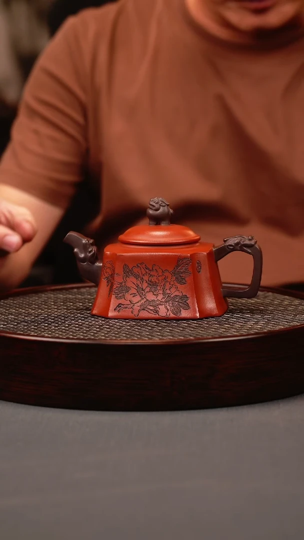 茶壶紫砂红皮龙 四方抽角龙尊 刻绘