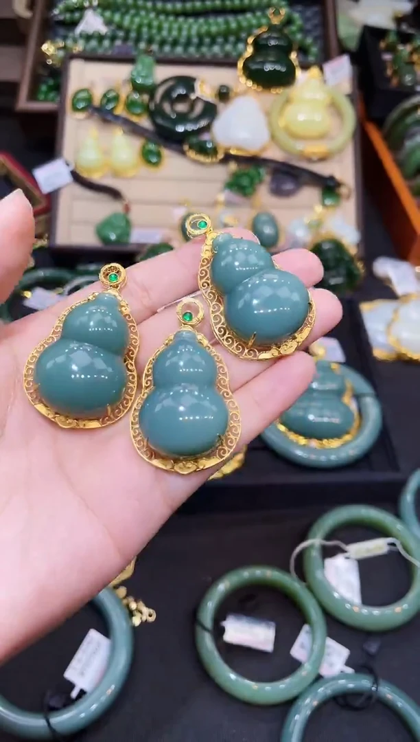 和田玉18K金镶嵌吊坠(赠链)36MM 多样性发一