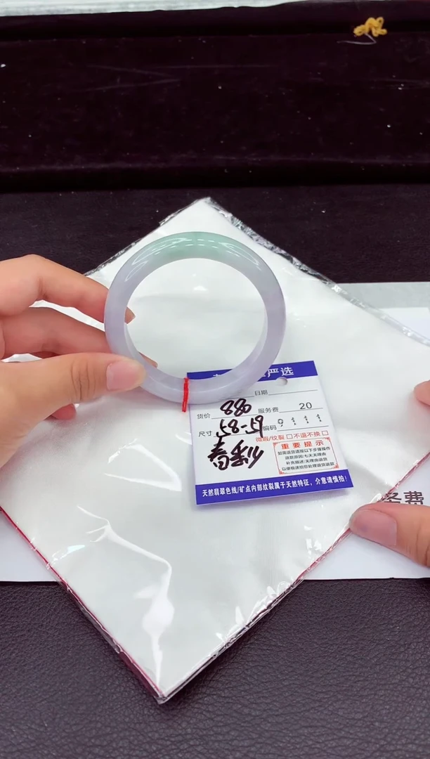 翡翠手镯未镶嵌1