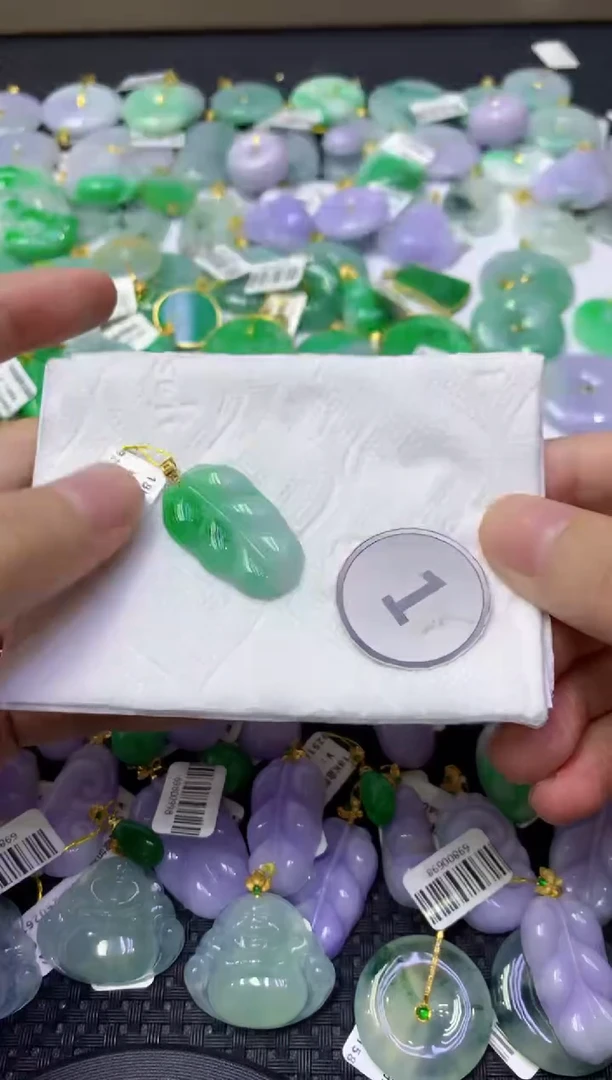 颈饰18K金镶嵌翡翠天然缅甸翡翠A货