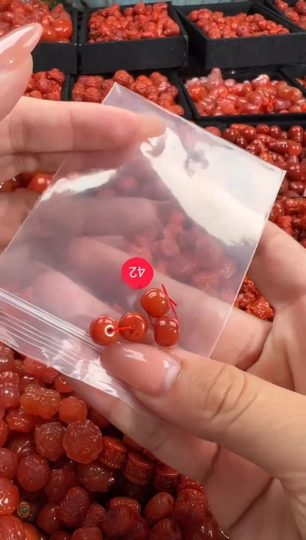 南红玛瑙未镶嵌颈饰1