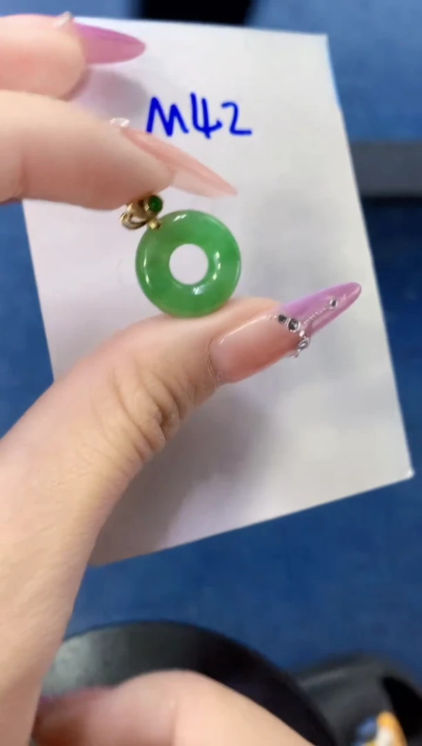 翡翠未镶嵌颈饰缅甸天然翡翠a货