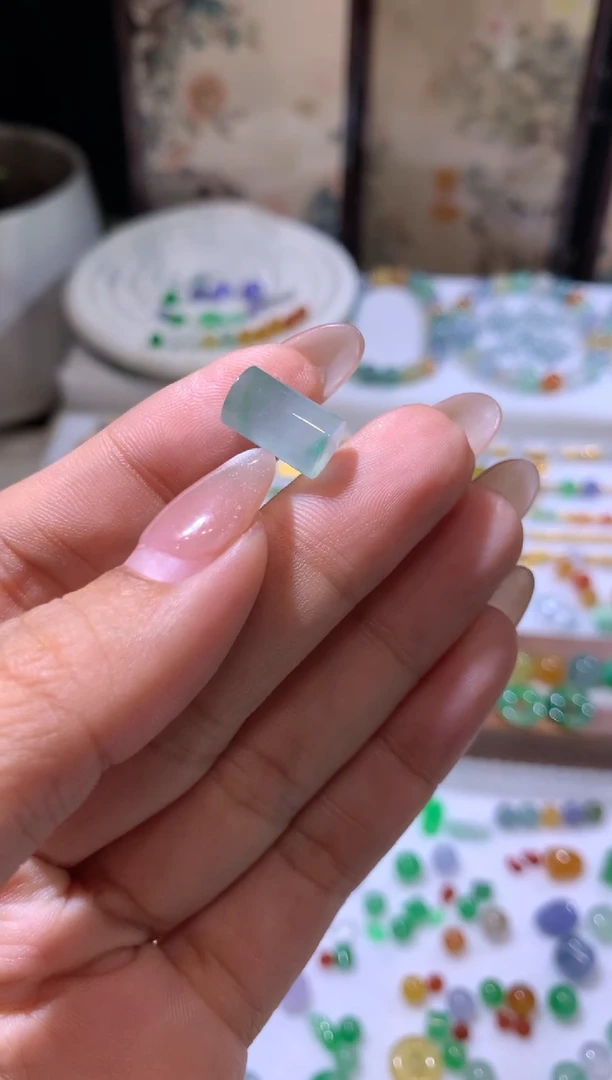 未镶嵌定制翡翠延****磊桶珠