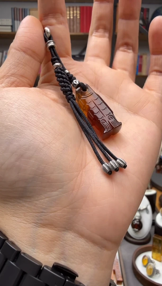 未镶嵌颈饰琥珀挂饰