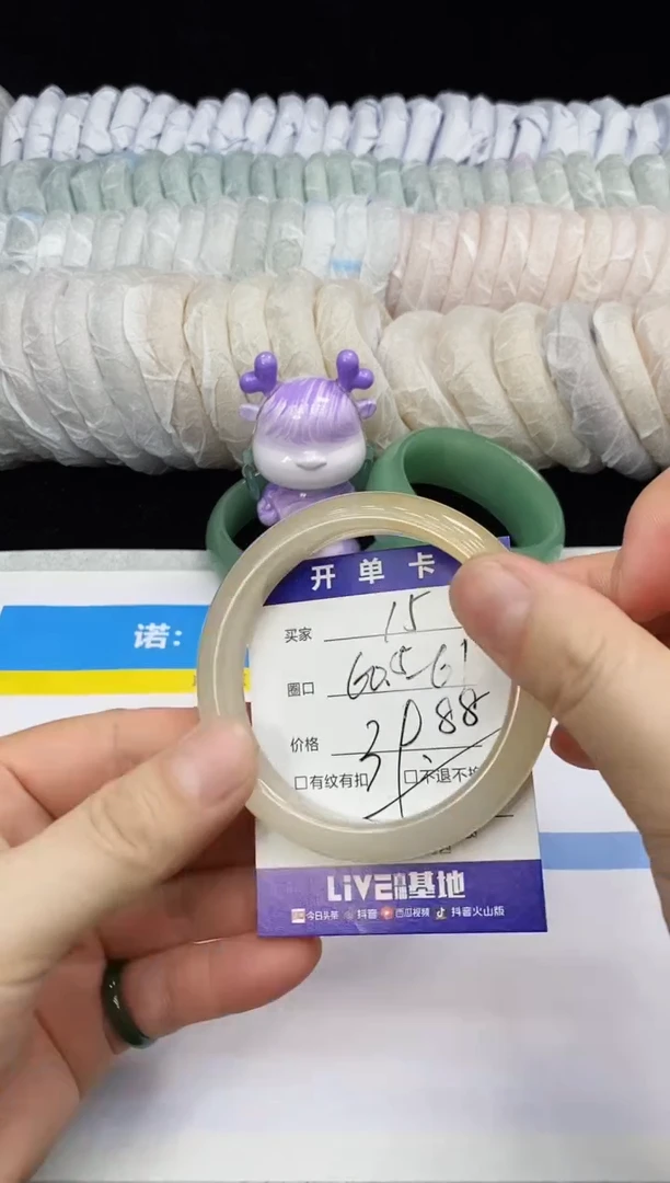 未镶嵌手镯石英质玉15