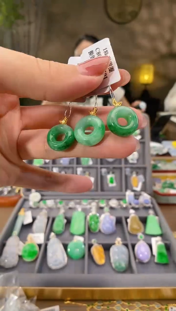 吊坠(不含链)18K金镶嵌翡翠甜甜圈 多样性发一