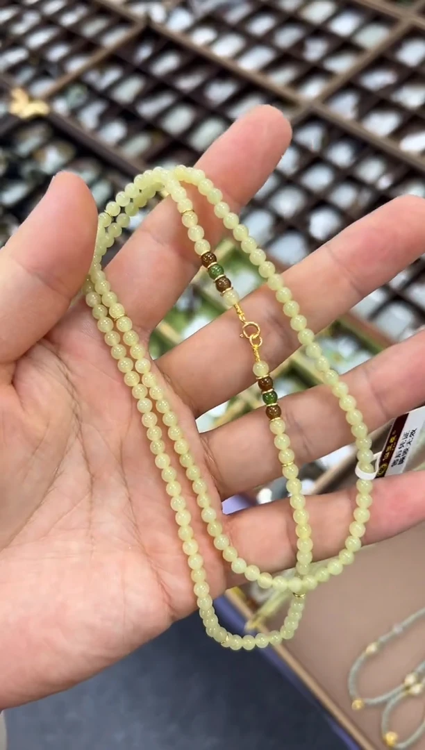 颈饰未镶嵌和田玉若羌珠串